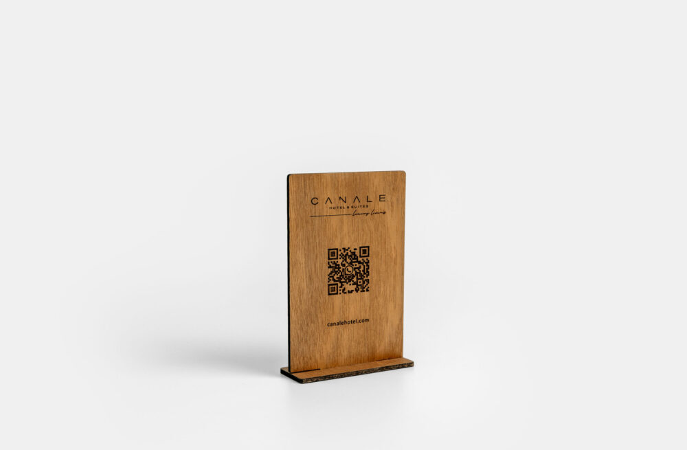 qr stand w canale suites